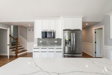 Tiny photo for 8650 Lockwood Avenue, Burbank, IL 60459 (MLS # 12543347)