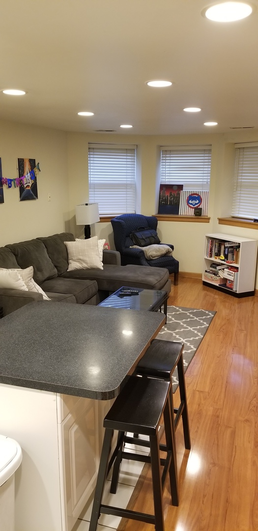 1534 W GEORGE Street G