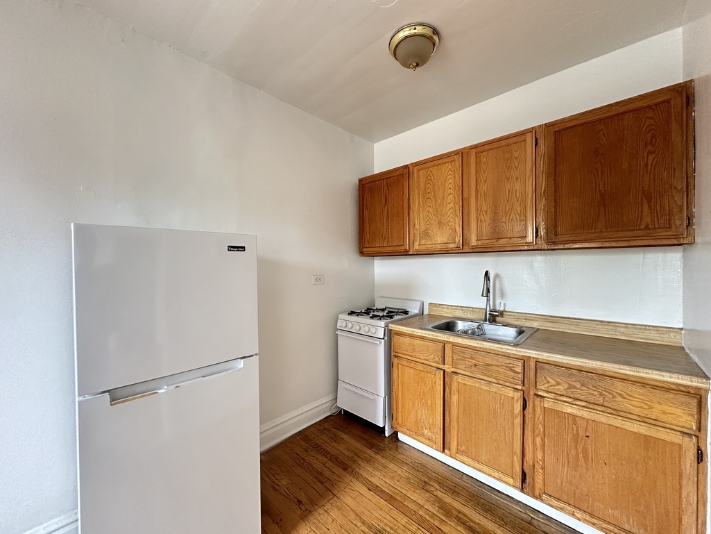 2432 N LINDEN Place 308