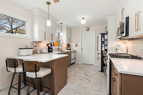 Tiny photo for 7112 W 114th Place, Worth, IL 60482 (MLS # 12599909)