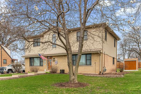 Tiny photo for 7112 W 114th Place, Worth, IL 60482 (MLS # 12599909)