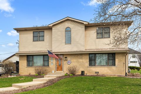 Photo of 7112 W 114th Place, Worth, IL 60482 (MLS # 12599909)