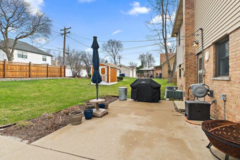 Tiny photo for 7112 W 114th Place, Worth, IL 60482 (MLS # 12599909)