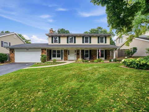 Photo of 916 Stratford Lane, Downers Grove, IL 60516 (MLS # 12710831)