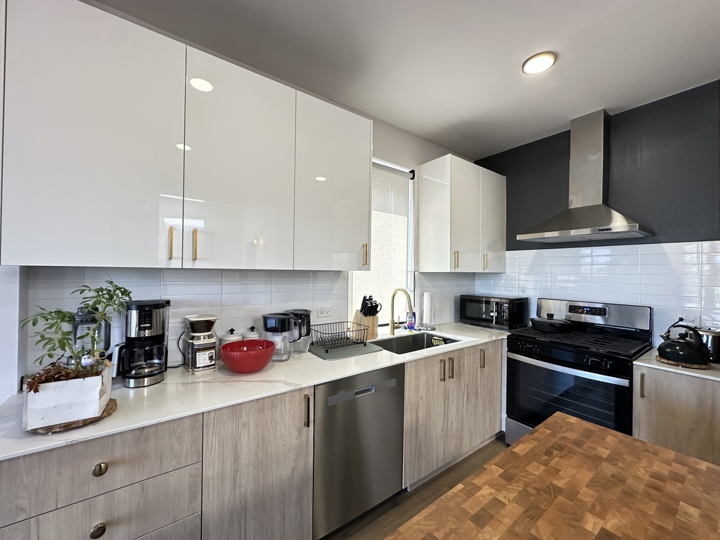 908 N California Avenue 3