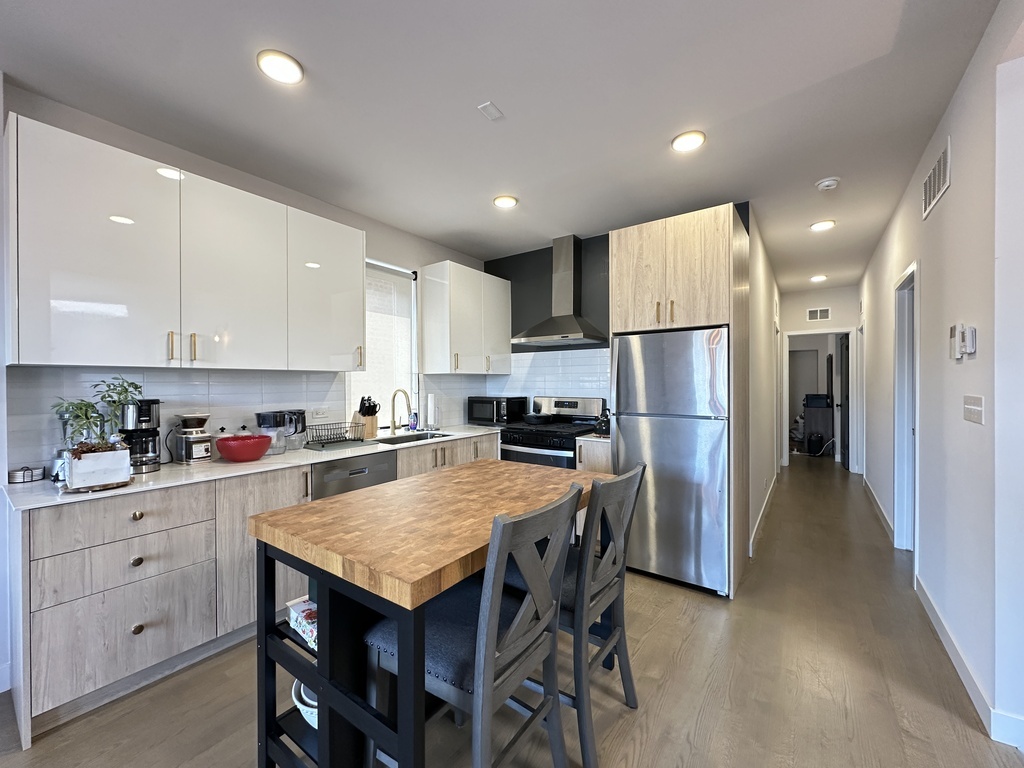 908 N California Avenue 3