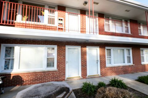 Photo of 1109 Holiday Lane #2, Des Plaines, IL 60016 (MLS # 12635657)