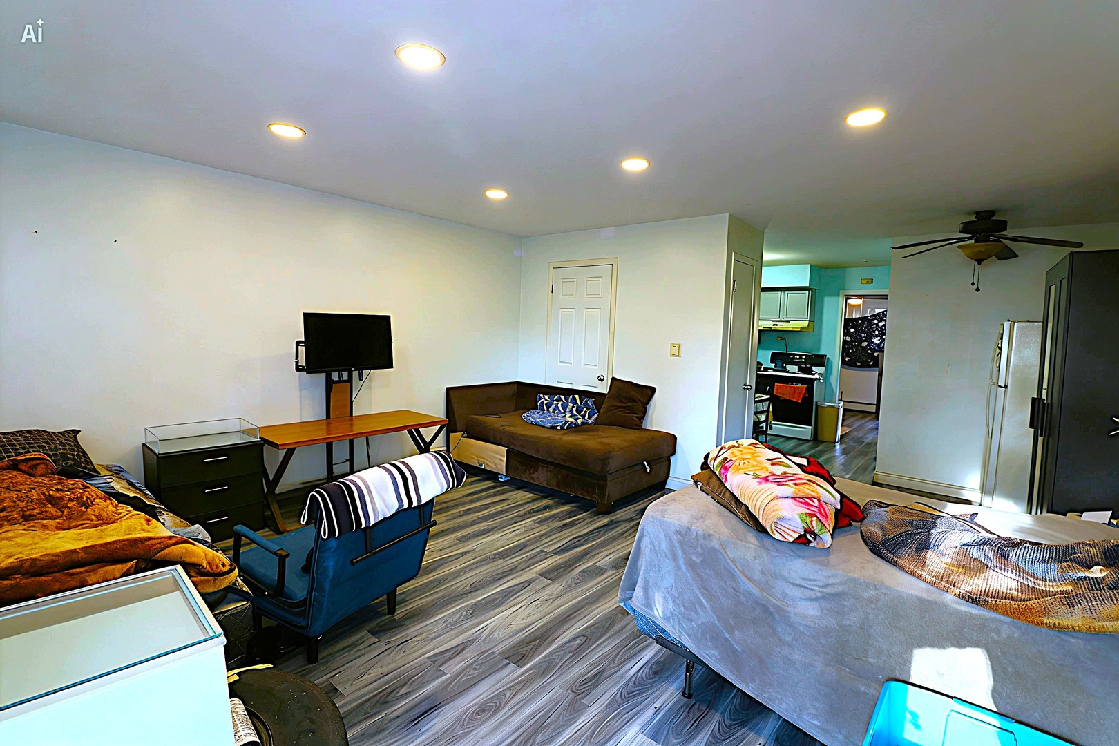 1109 Holiday Lane 2