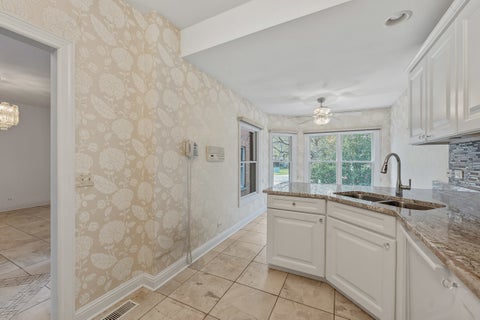 Tiny photo for 29 Chancel Lane, Glen Ellyn, IL 60137 (MLS # 12726645)