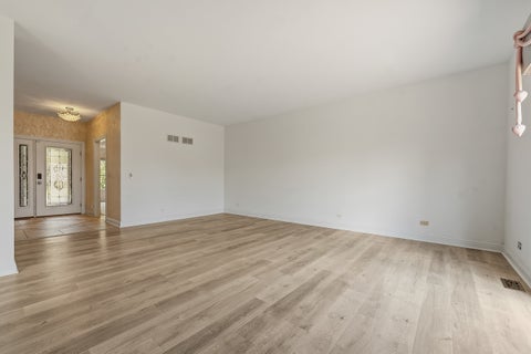 Tiny photo for 29 Chancel Lane, Glen Ellyn, IL 60137 (MLS # 12726645)