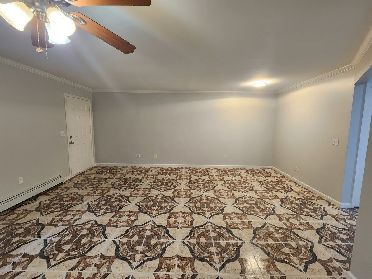 1107 E ALGONQUIN Road 16