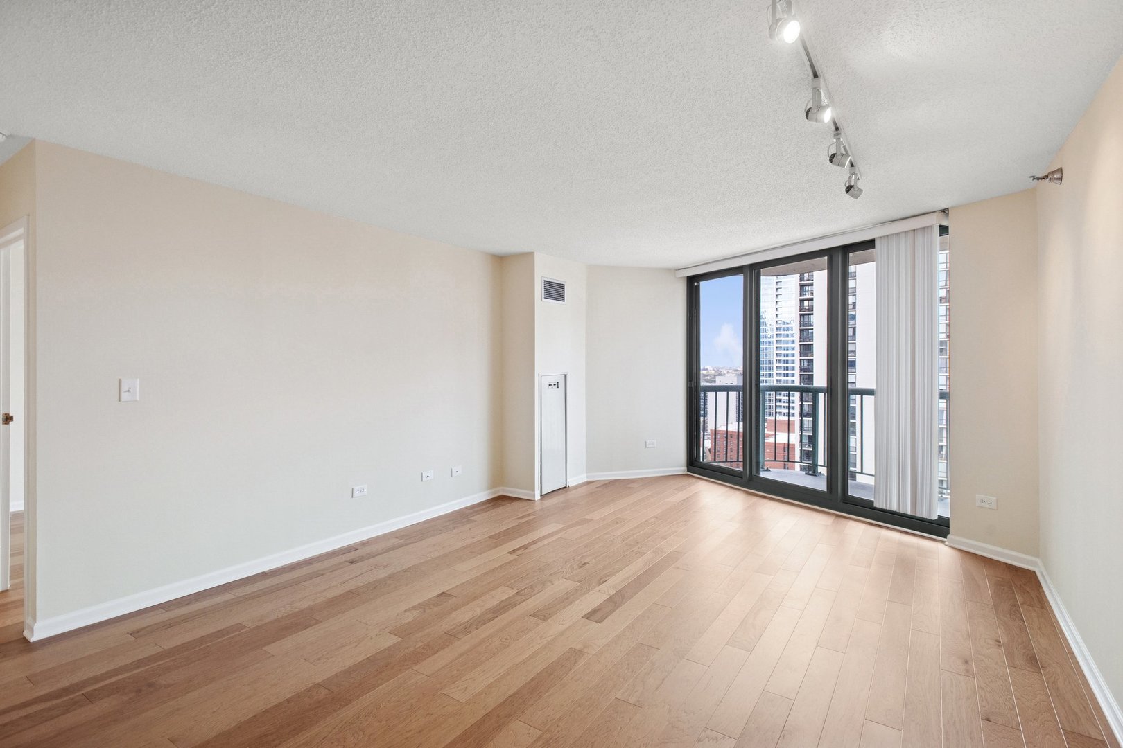 111 W Maple Street 1805