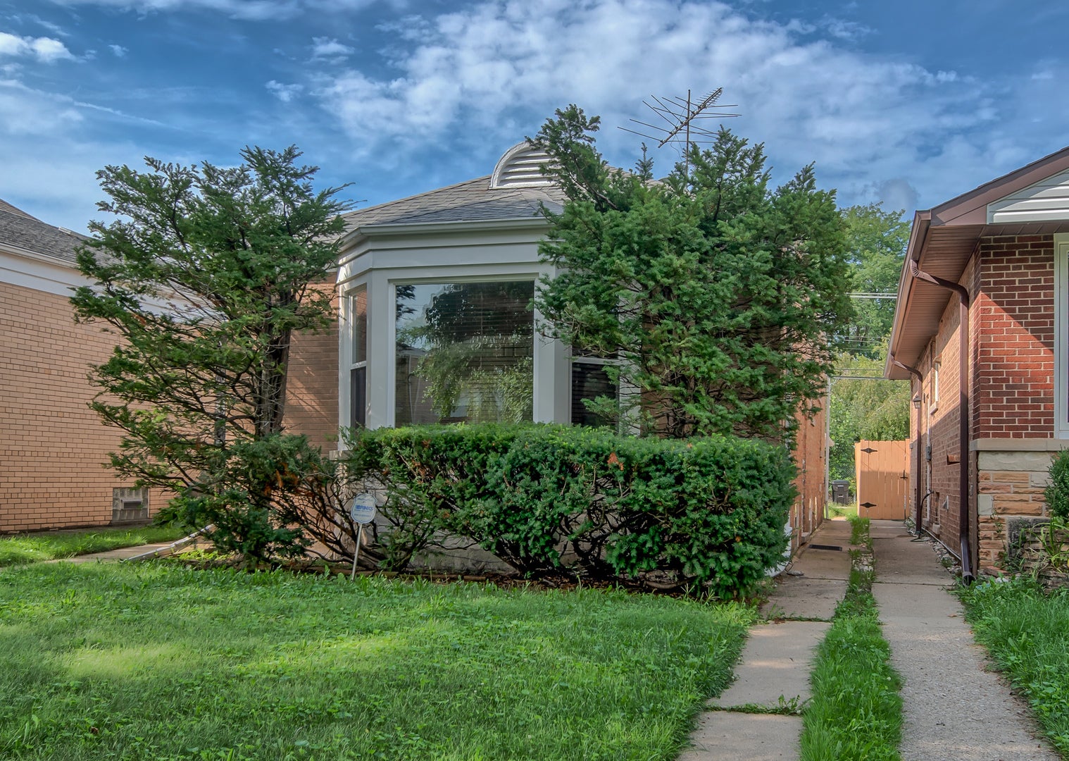 3110 W JARVIS Avenue
