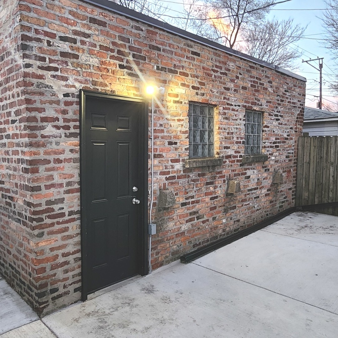 6350 S Champlain Avenue