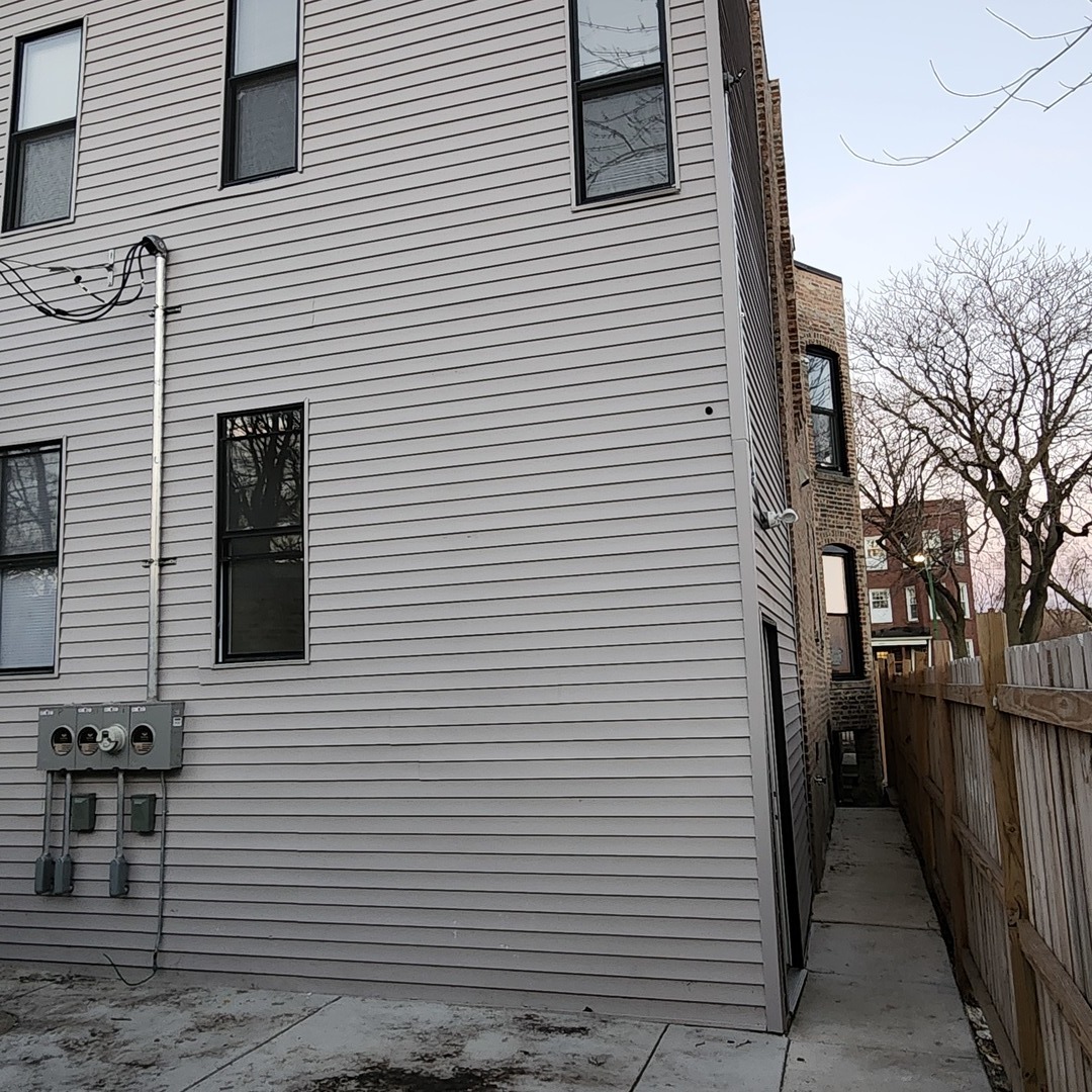 6350 S Champlain Avenue