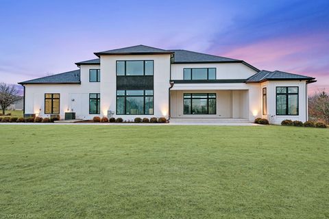 Tiny photo for 60 Wood Oaks Drive, South Barrington, IL 60010 (MLS # 12490290)