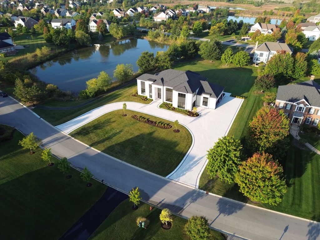 Photo for 60 Wood Oaks Drive, South Barrington, IL 60010 (MLS # 12490290)