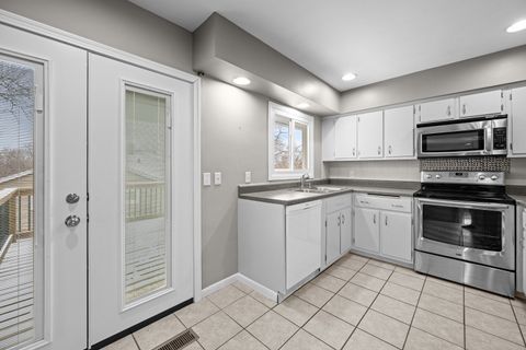 Tiny photo for 1358 W Garfield Street, Davenport, IA 52804 (MLS # 12549162)