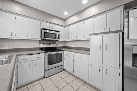 Tiny photo for 1358 W Garfield Street, Davenport, IA 52804 (MLS # 12549162)