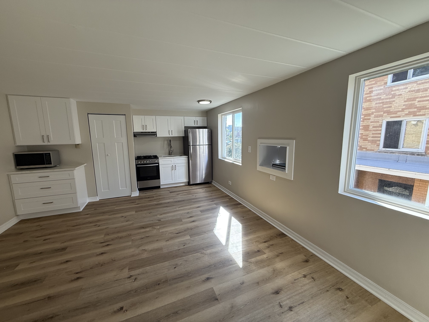 5568 S Archer Avenue 2B