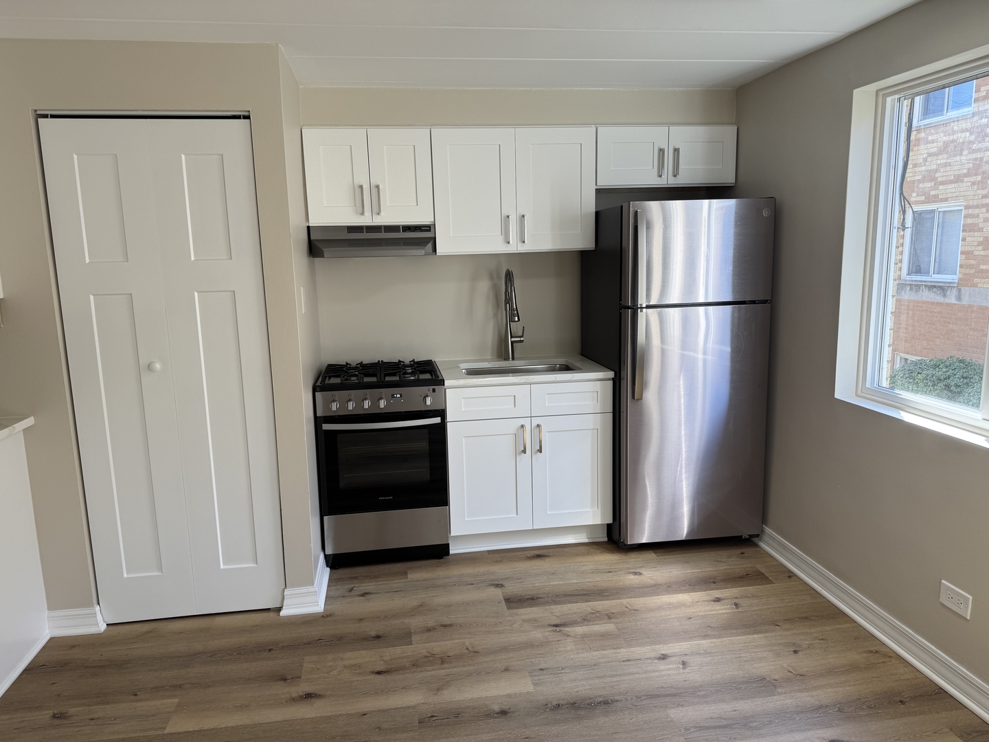 5568 S Archer Avenue 2B