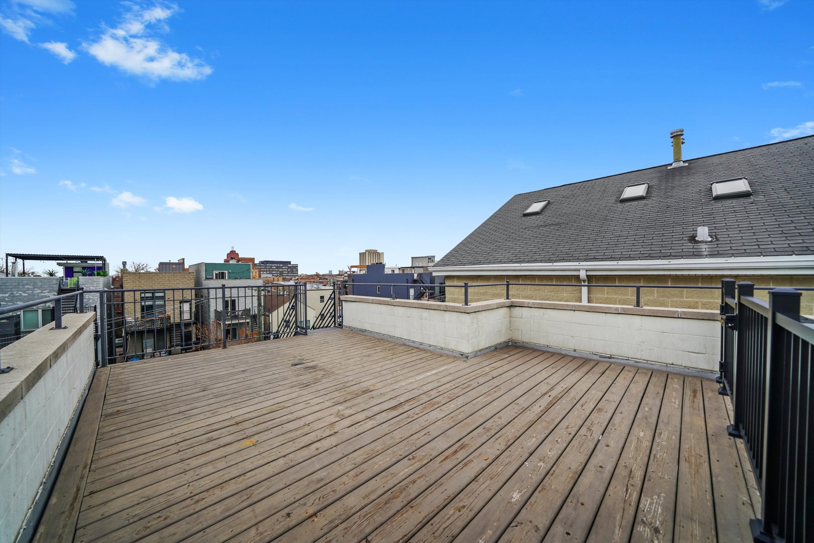 2430 W Iowa Street 3