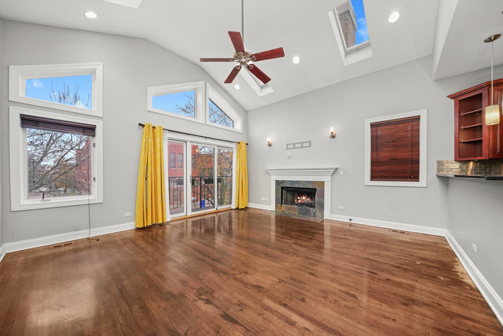 2430 W Iowa Street 3