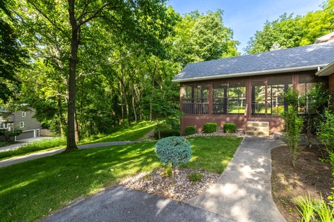 Tiny photo for 906 34 Avenue, Moline, IL 61265 (MLS # 12693238)