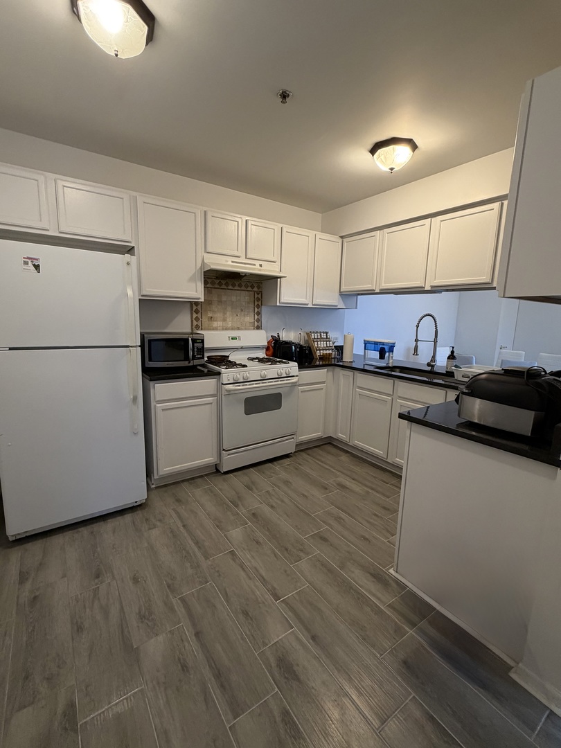 941 N Swift Road 302