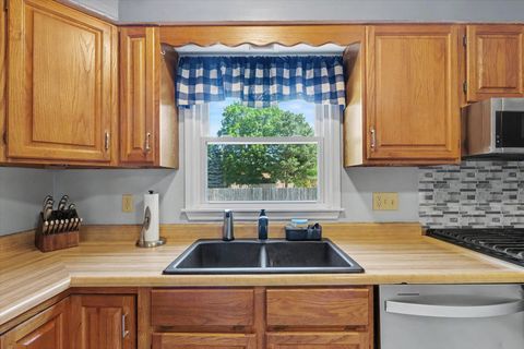 Tiny photo for 10 Stanford Place, Champaign, IL 61820 (MLS # 12651480)