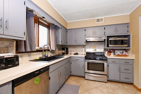 Tiny photo for 15712 Revere Court #D, Oak Forest, IL 60452 (MLS # 12585295)