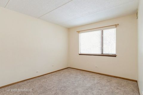 Tiny photo for 5s100 Pebblewood Lane #E4, Naperville, IL 60563 (MLS # 12424783)
