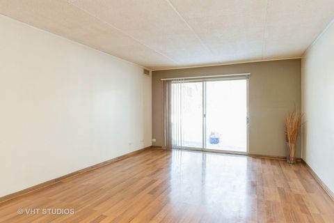 Tiny photo for 5s100 Pebblewood Lane #E4, Naperville, IL 60563 (MLS # 12424783)