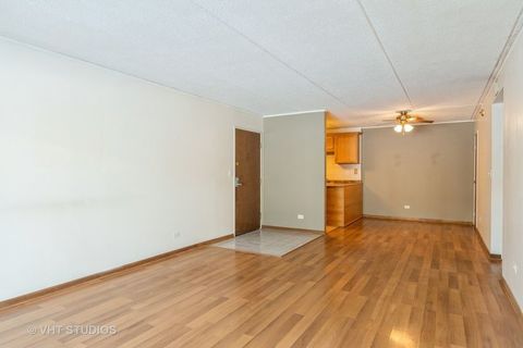 Tiny photo for 5s100 Pebblewood Lane #E4, Naperville, IL 60563 (MLS # 12424783)