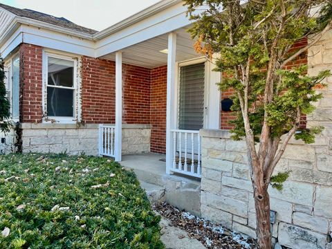 Tiny photo for 6826 N Kostner Avenue, Lincolnwood, IL 60712 (MLS # 12538443)