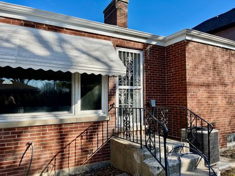 Tiny photo for 6826 N Kostner Avenue, Lincolnwood, IL 60712 (MLS # 12538443)