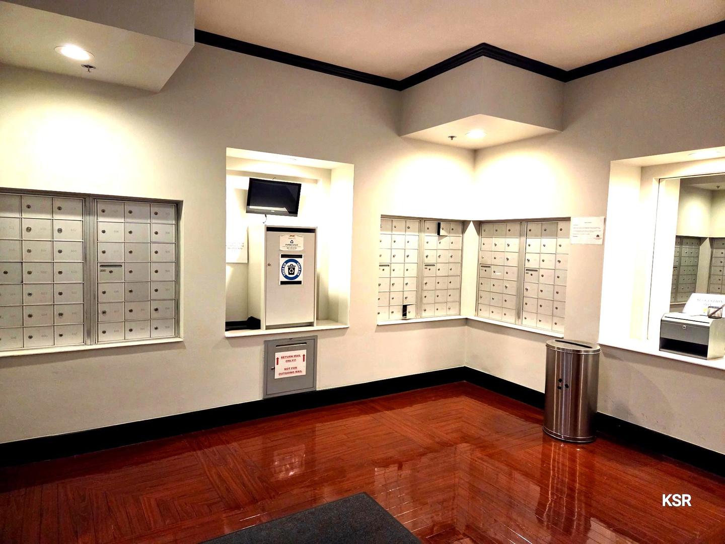 40 E 9th Street 1005