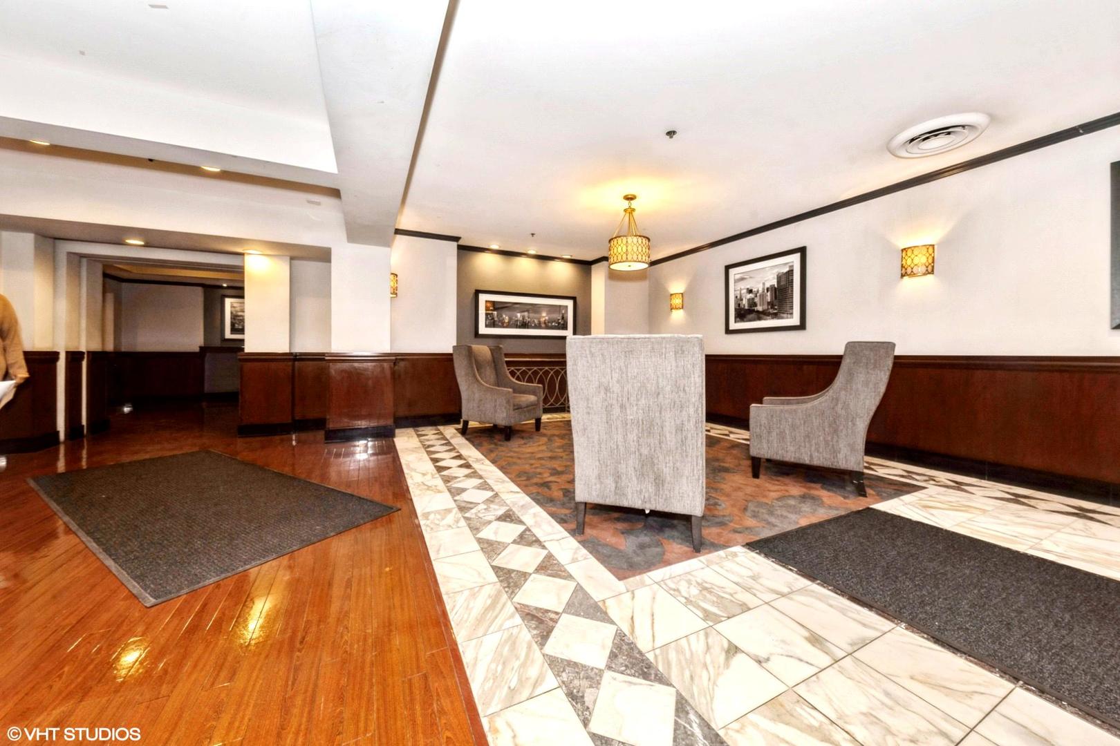 40 E 9th Street 1005