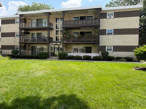 Tiny photo for 301 E. Plainfield Avenue #2, La Grange, IL 60525 (MLS # 12722938)