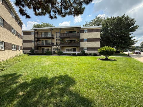 Tiny photo for 301 E. Plainfield Avenue #2, La Grange, IL 60525 (MLS # 12722938)