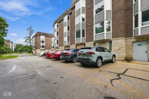 Tiny photo for 2600 Windsor Mall MALL #3E, Park Ridge, IL 60068 (MLS # 12771450)