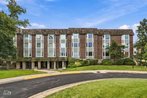 Photo of 2600 Windsor Mall MALL #3E, Park Ridge, IL 60068 (MLS # 12771450)