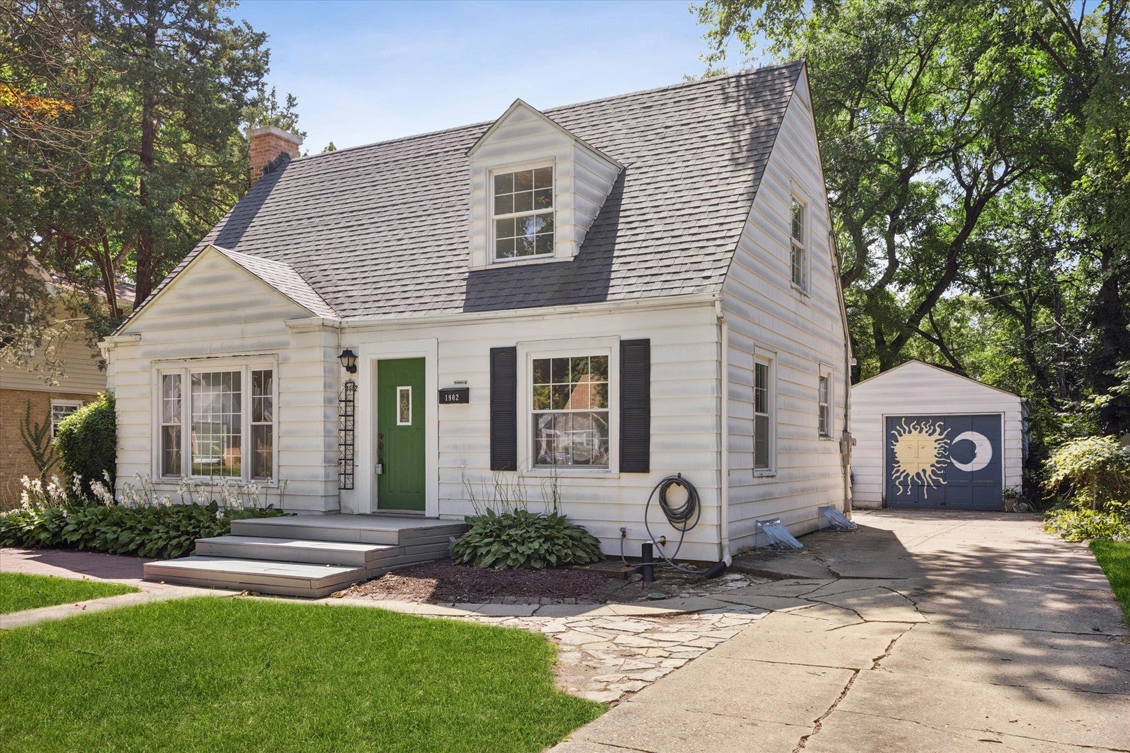 1902 E Indiana Street