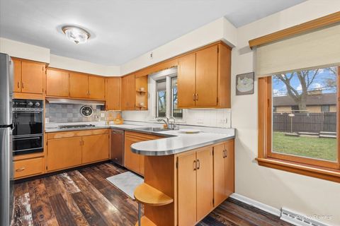 Tiny photo for 431 N MELROSE Avenue, Elgin, IL 60123 (MLS # 12526072)