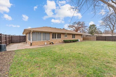 Tiny photo for 431 N MELROSE Avenue, Elgin, IL 60123 (MLS # 12526072)