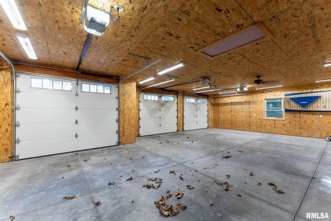 Tiny photo for 1025 CRESCENT Drive, Clinton, IA 52732 (MLS # QC4268652)