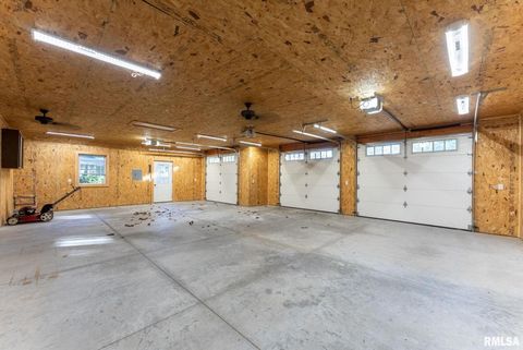 Tiny photo for 1025 CRESCENT Drive, Clinton, IA 52732 (MLS # QC4268652)