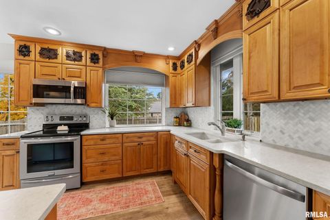 Tiny photo for 1025 CRESCENT Drive, Clinton, IA 52732 (MLS # QC4268652)