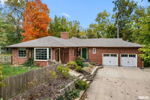 Photo of 1025 CRESCENT Drive, Clinton, IA 52732 (MLS # QC4268652)