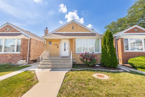 Photo of 3631 W 69th Street, Chicago, IL 60629 (MLS # 12515416)